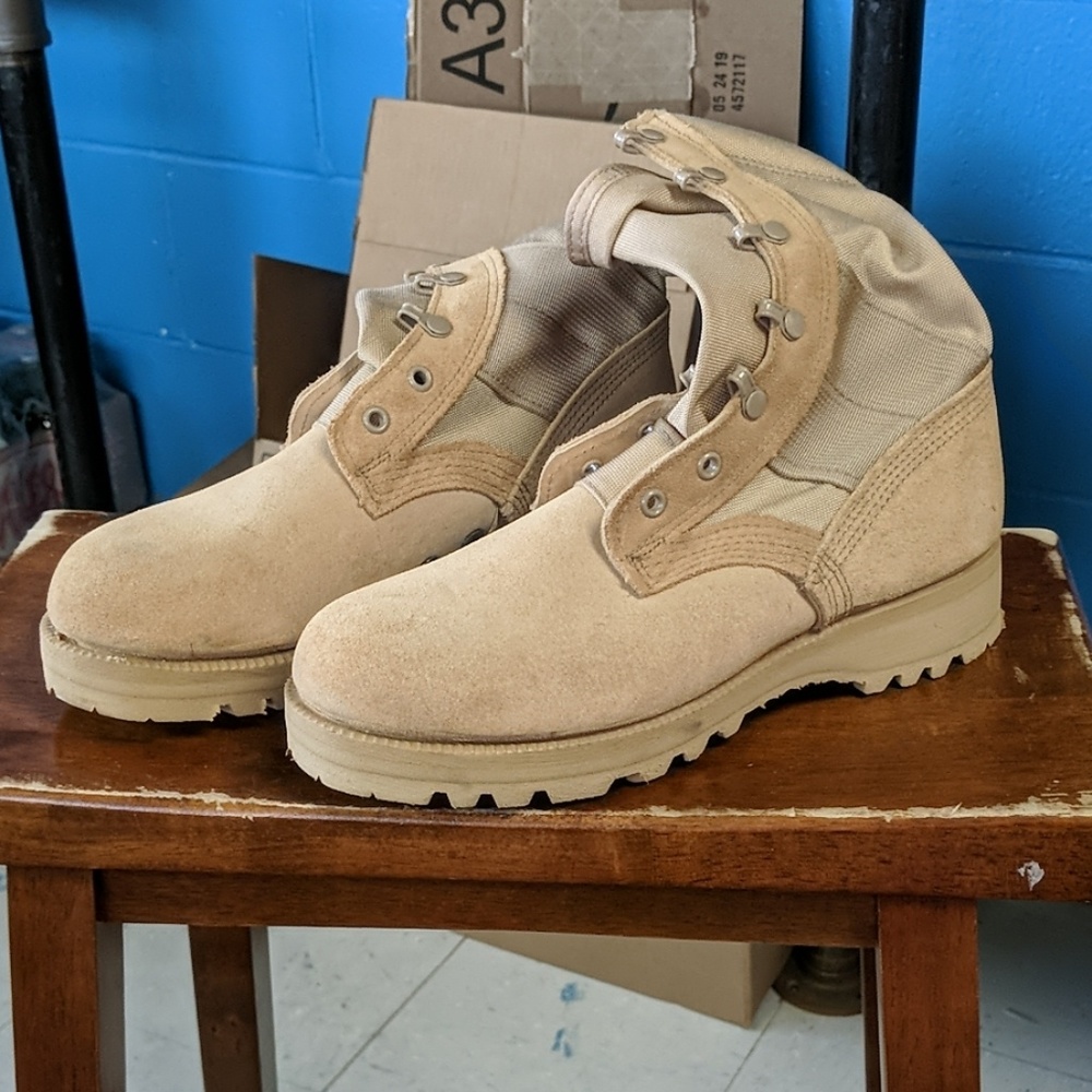 Brand New vibram combat boots